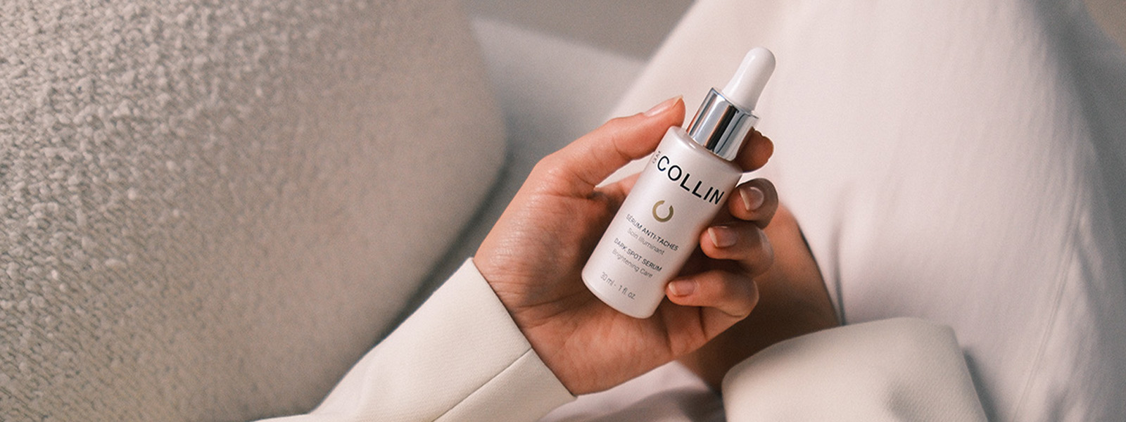 Hand holding the G.M. COLLIN serum